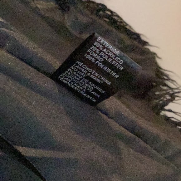 Blk, faux fur Vest - Picture 14 of 14